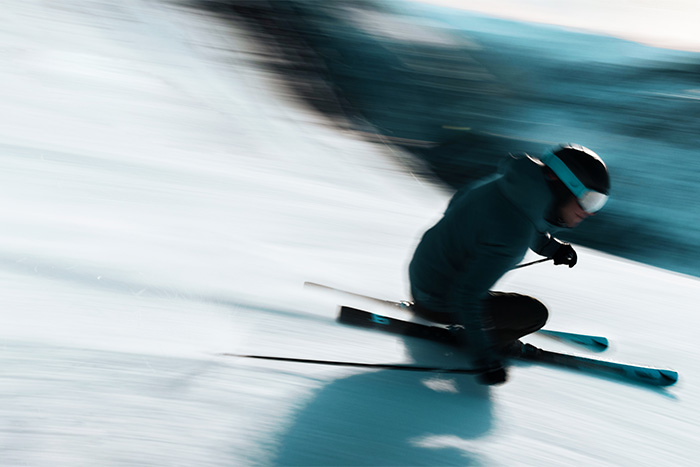 Snowboarder Benny Raich en action avec des lunettes de snowboard optiques